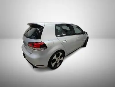 VW Golf 2.0 TSI GTI — Sportive performante, 211 ch et boîte manuelle — vista posteriore