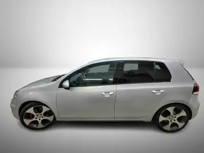 VW Golf 2.0 TSI GTI — Sportive performante, 211 ch et boîte manuelle — interni