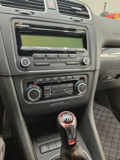 VW Golf 2.0 TSI GTI — Sportive performante, 211 ch et boîte manuelle — Miniatura 9