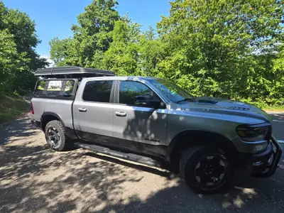 Dodge Ram 1500 Rebel — V8 HEMI eTorque, pick-up musclé 4x4 prestige — dettaglio