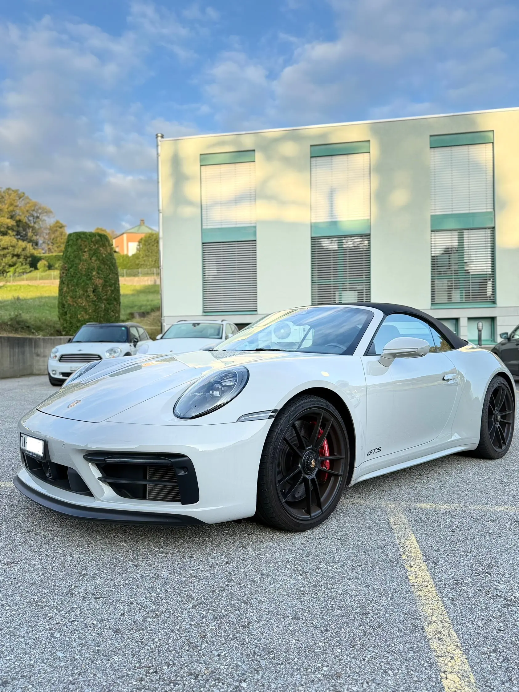 Porsche 911 Carrera 4 GTS Cabriolet — Roadster sportif 480 ch, 22'000 km seulement