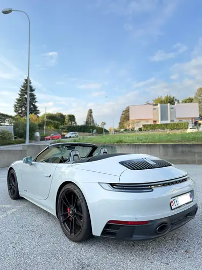 Porsche 911 Carrera 4 GTS Cabriolet — Roadster sportif 480 ch, 22'000 km seulement — Detail
