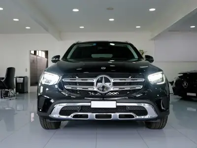 Mercedes-Benz GLC 200 4Matic — SUV premium Allemand, 9'900 km, traction intégrale — rear view