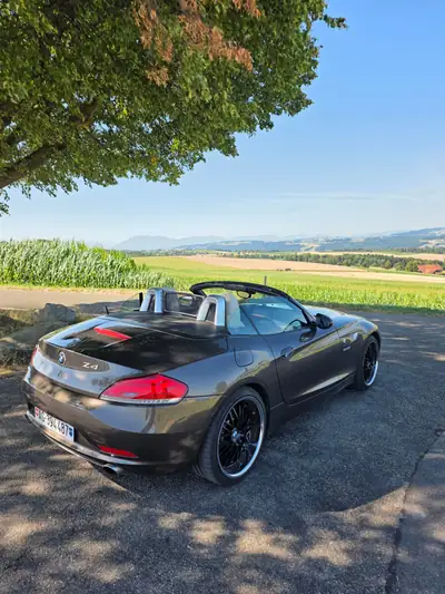 BMW Z4 sDrive35i — Roadster sportif 2009, 306 ch et transmission manuelle — Seitenansicht