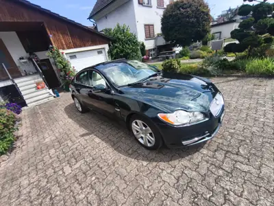 Jaguar XF 3.0d S V6 Biturbo — Élégance britannique, motorisation premium et faible kilométrage — vista esterna