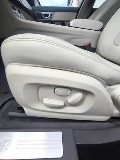 Jaguar XF 3.0d S V6 Biturbo — Élégance britannique, motorisation premium et faible kilométrage — dettaglio
