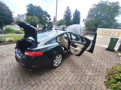 Jaguar XF 3.0d S V6 Biturbo — Élégance britannique, motorisation premium et faible kilométrage — Miniatura 14