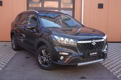 Suzuki S-Cross 1.4 Hybrid 4WD — SUV compact performant, toit ouvrant et caméra 360° — vue extérieure