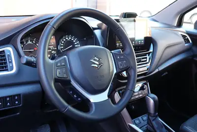 Suzuki S-Cross 1.4 Hybrid 4WD — SUV compact performant, toit ouvrant et caméra 360° — Miniature 9