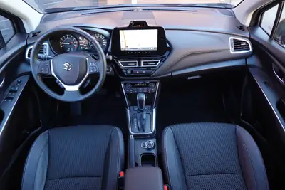 Suzuki S-Cross 1.4 Hybrid 4WD — SUV compact performant, toit ouvrant et caméra 360° — Miniature 8
