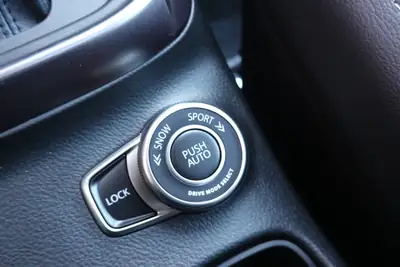 Suzuki S-Cross 1.4 Hybrid 4WD — SUV compact performant, toit ouvrant et caméra 360° — Miniature 15