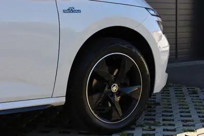 Skoda Kamiq 1.5 TSI Monte Carlo — SUV compact dynamique, toit panoramique, 123 000 km — arrière