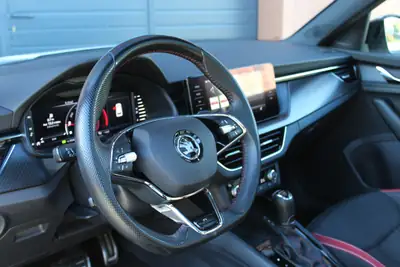 Skoda Kamiq 1.5 TSI Monte Carlo — SUV compact dynamique, toit panoramique, 123 000 km — Miniature 9
