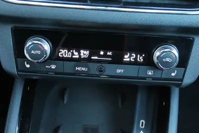 Skoda Kamiq 1.5 TSI Monte Carlo — SUV compact dynamique, toit panoramique, 123 000 km — Miniature 16