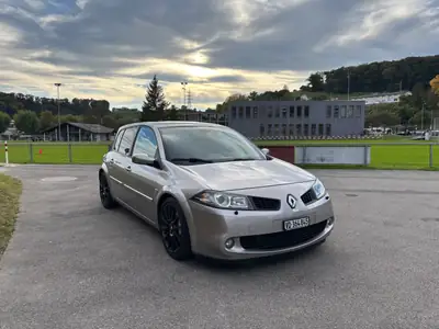 Renault Mégane 2.0 16V Turbo Sport — 225 ch, dynamique et abordable — vista posteriore