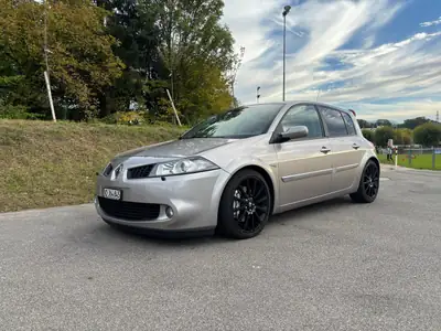 Renault Mégane 2.0 16V Turbo Sport — 225 ch, dynamique et abordable — vista esterna