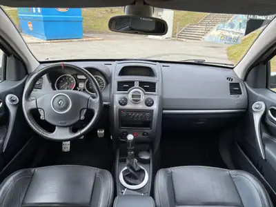 Renault Mégane 2.0 16V Turbo Sport — 225 ch, dynamique et abordable — Miniatura 11