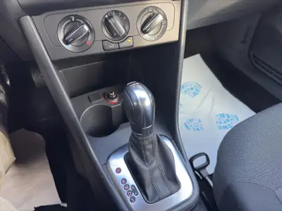 VW Polo 1.2 TSI Comfortline DSG — Citadine fiable, boîte auto, 127'000 km — Miniatura 11
