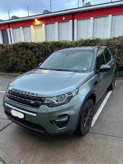 Land Rover Discovery Sport 2.0 Si4 HSE Luxury — SUV 7 places, 4x4 intégral, équipé premium — side view