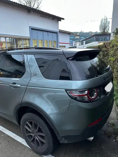 Land Rover Discovery Sport 2.0 Si4 HSE Luxury — SUV 7 places, 4x4 intégral, équipé premium — rear view
