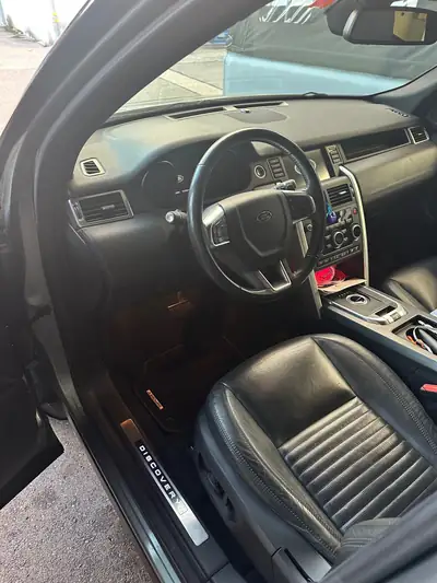 Land Rover Discovery Sport 2.0 Si4 HSE Luxury — SUV 7 places, 4x4 intégral, équipé premium — dashboard
