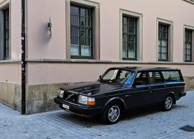 Volvo 240 2.3 GLT — Break emblématique, état impeccable et attelage — dettaglio