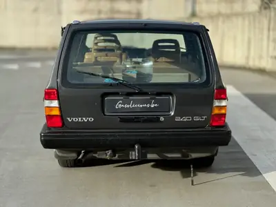Volvo 240 2.3 GLT — Break emblématique, état impeccable et attelage — interni