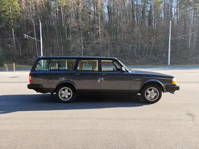 Volvo 240 2.3 GLT — Break emblématique, état impeccable et attelage — cruscotto