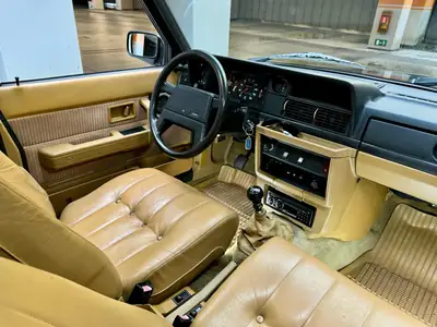 Volvo 240 2.3 GLT — Break emblématique, état impeccable et attelage — Miniatura 8