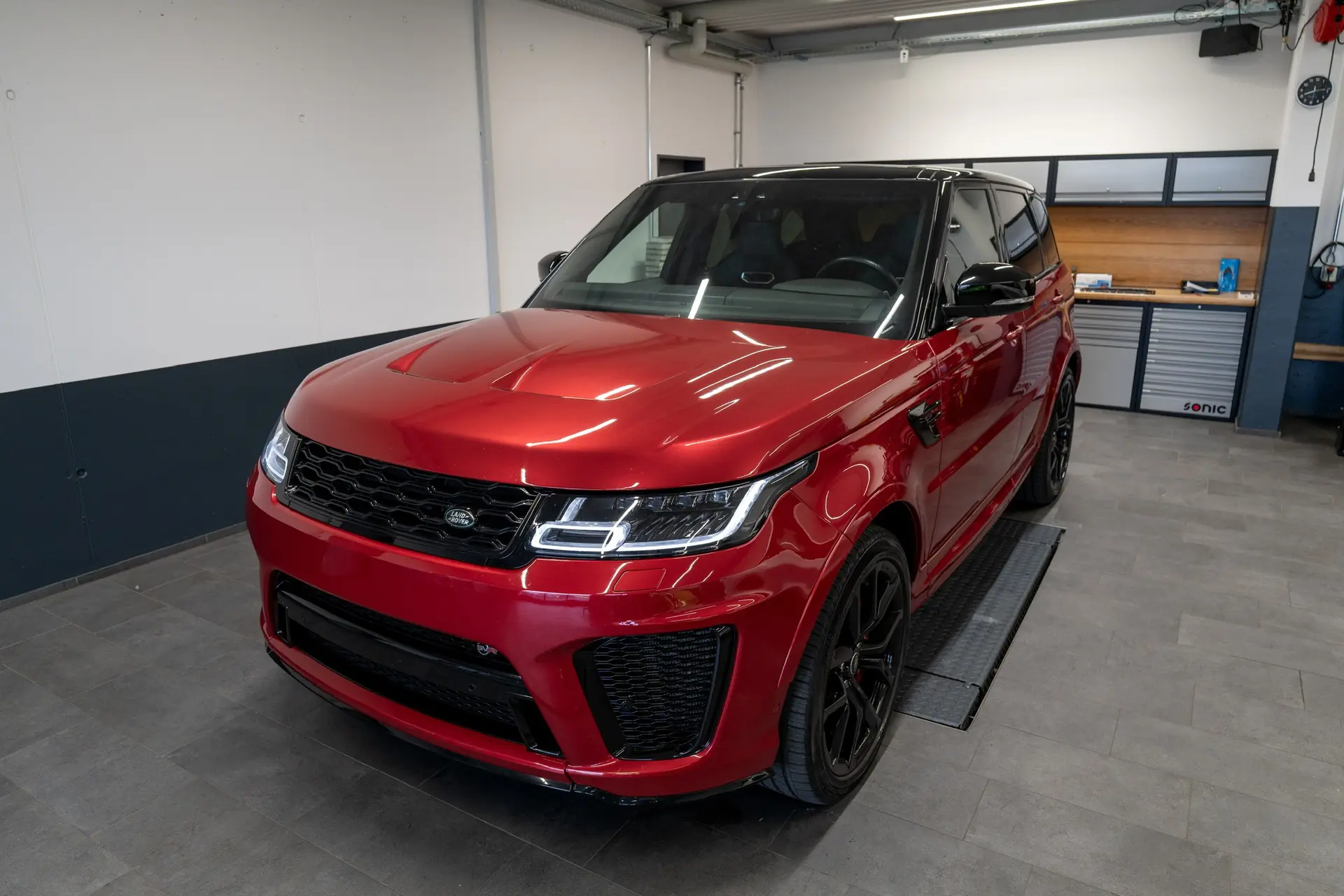Range Rover Sport SVR 575 ch — Superbe V8 surcompressé, Italian Racing Red