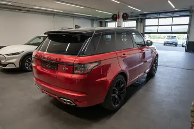 Range Rover Sport SVR 575 ch — Superbe V8 surcompressé, Italian Racing Red — Detail