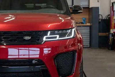 Range Rover Sport SVR 575 ch — Superbe V8 surcompressé, Italian Racing Red — Miniatur 16