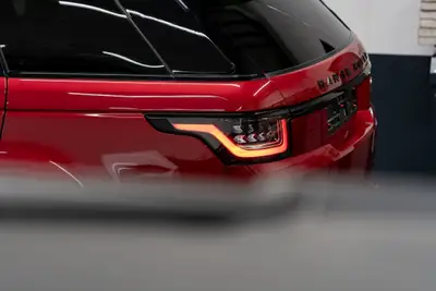 Range Rover Sport SVR 575 ch — Superbe V8 surcompressé, Italian Racing Red — Miniatur 24