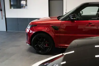 Range Rover Sport SVR 575 ch — Superbe V8 surcompressé, Italian Racing Red — Miniatur 25