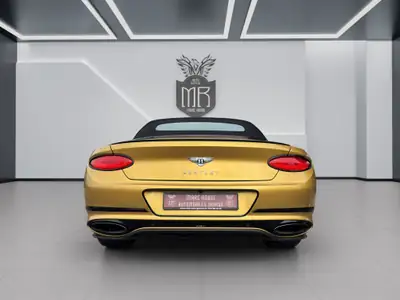 Bentley Continental GTC Cabriolet W12 Speed — Luxe décapotable, 659 ch et 5610 km seulement — dashboard