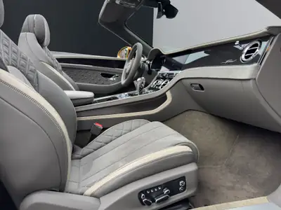 Bentley Continental GTC Cabriolet W12 Speed — Luxe décapotable, 659 ch et 5610 km seulement — Thumbnail 16