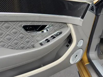 Bentley Continental GTC Cabriolet W12 Speed — Luxe décapotable, 659 ch et 5610 km seulement — Thumbnail 24