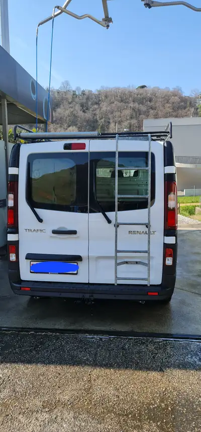 Renault Trafic 2.0 dCi 170 — Utilitaire performant, 42'000 km, transmission automatique — vista posteriore