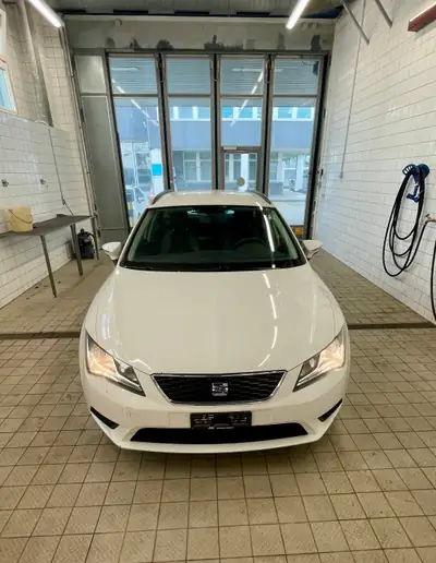 SEAT Leon ST 1.4 TGI Style DSG — Monospace écologique, bi-carburant gaz-essence — côté
