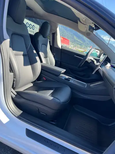 Tesla Model 3 Performance Dual Motor AWD — Berline électrique sportive, 35'990 km seulement — Miniatur 23