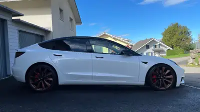 Tesla Model 3 Performance Dual Motor AWD — Berline électrique sportive, 35'990 km seulement — Miniatur 28