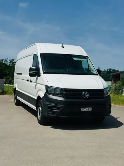 VW Crafter 35 2.0 TDI 177 ch — Utilitaire robuste 2025, faible kilométrage, garantie constructeur — vue extérieure