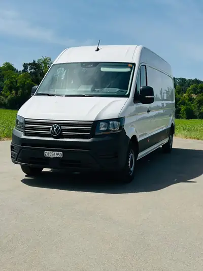 VW Crafter 35 2.0 TDI 177 ch — Utilitaire robuste 2025, faible kilométrage, garantie constructeur — côté