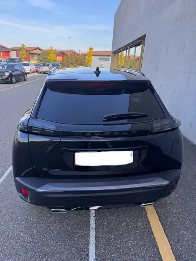Peugeot 2008 1.2 PureTech Allure Pack — SUV urbain dynamique, 38 000 km seulement — fianco
