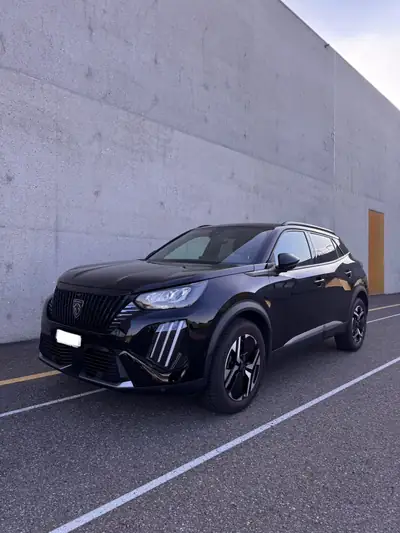 Peugeot 2008 1.2 PureTech Allure Pack — SUV urbain dynamique, 38 000 km seulement — vista esterna