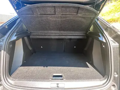 Peugeot 2008 1.2 PureTech Allure Pack — SUV urbain dynamique, 38 000 km seulement — Miniatura 11