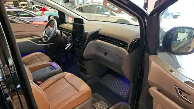 Hyundai Staria Premium 2.2 CRDi 4WD — Monospace 7 places robuste, attelage et toit panoramique — Thumbnail 15