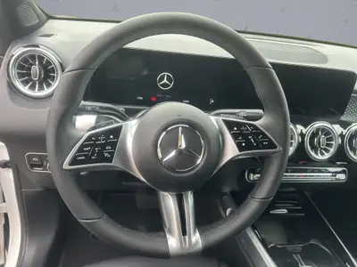 Mercedes-Benz GLB 250 Progressive 4matic — SUV 7 places hybride essence, très faible kilométrage — Miniature 12