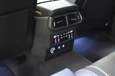 Lamborghini Urus SE 2025 — Le SUV hybride rechargeable ultime, 8000 km seulement — Miniature 19