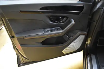 Lamborghini Urus SE 2025 — Le SUV hybride rechargeable ultime, 8000 km seulement — Miniature 29